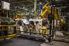 L’usine d’assemblage d’Oshawa à installé plus d'un millier de robots, couvrant 13 acres d'automatisation.